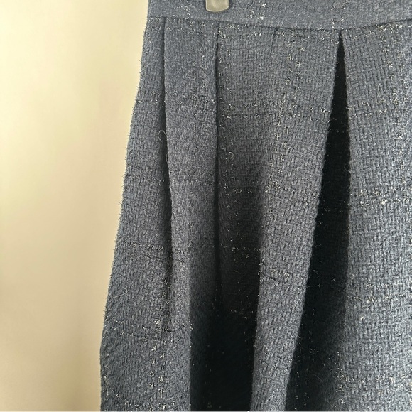 Banana Republic Pleated Black and Navy Blue Tweed Skirt | US Size 6 - Picture 5 of 8
